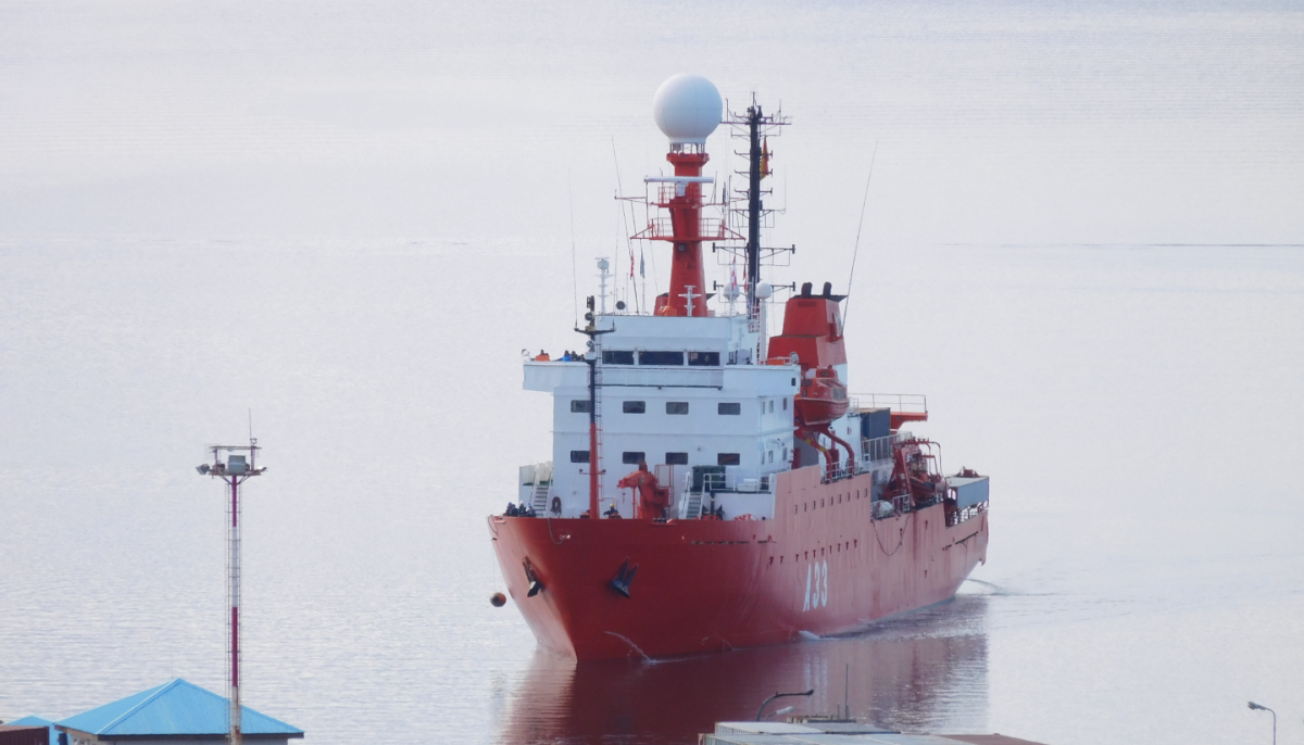 navire oceanographique Hesperides antarctique